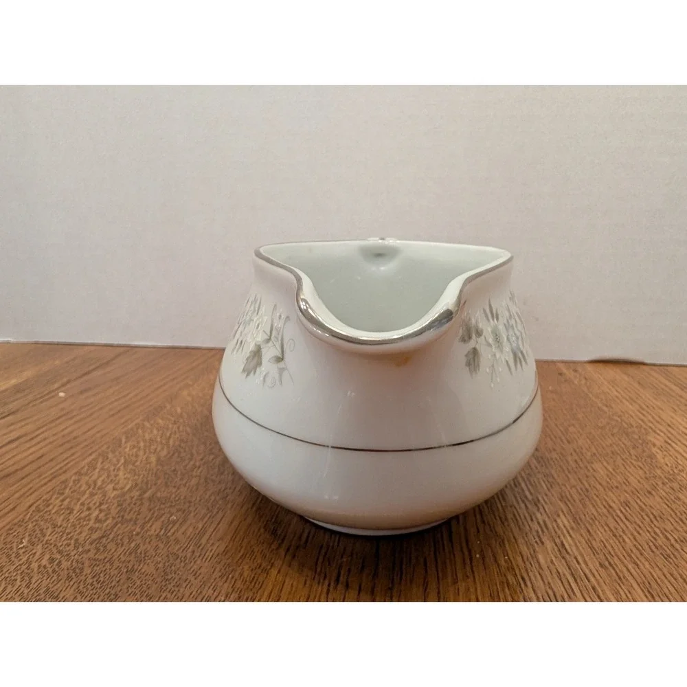 Imperial China by W Dalton 745 Wild Flower Gravy Boat/Blue/Gray/White/Silver